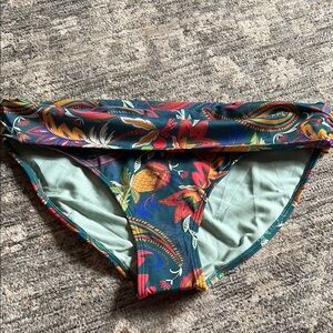 Boden NWT women’s size 10 - Floral Green Swim Bottom- great British Style